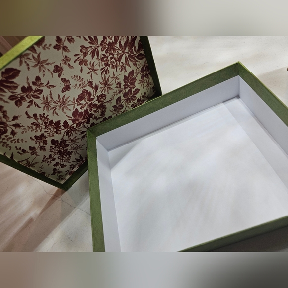 Gucci: box + Little book bundle. 💯 - Picture 8 of 11